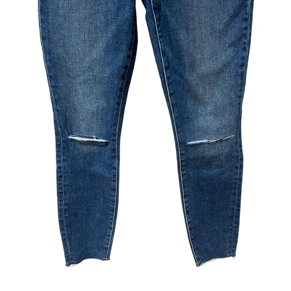 Good American Good Waist Cropped Raw Edge Skinny Jeans in Blue676 (00) - Picture 8 of 13